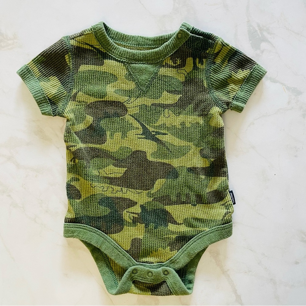 🎁 GUC Gap 3-6 Months Green Camouflage Baby One Piece